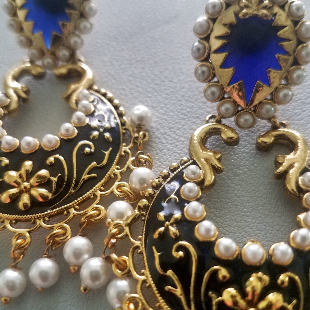 SOLD •4/$20• Bindhani Fashion Earrings